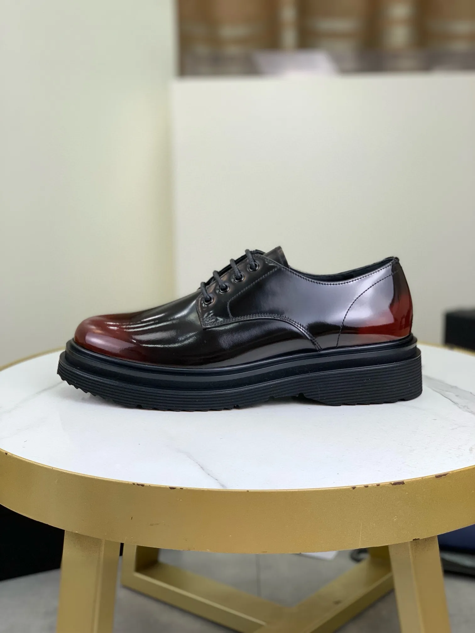 Factory price P880 💰Original quality, top version🔱 ＰＲＡＤＡPrada. Men's business casual leather shoes, top quality products. 1:1 shipment⬆️Luxurious and noble👞All imported original brand fabrics, just to create a more comfortable wearing experience. Upper: Original comfortable open edge bead-rubbed calf leather➕Top imported water-dyed full cow lining, original lightweight and comfortable TPU foam combination bottom✔️Code number: 39-44 (38.45 can be customized)